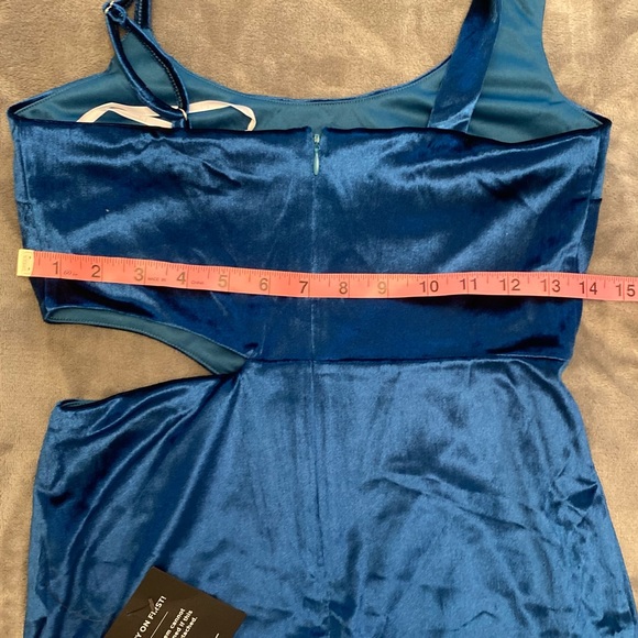 NWT Lulu’s Velvet Metallic Teal Green Formal or Semi-Formal - Picture 11 of 11